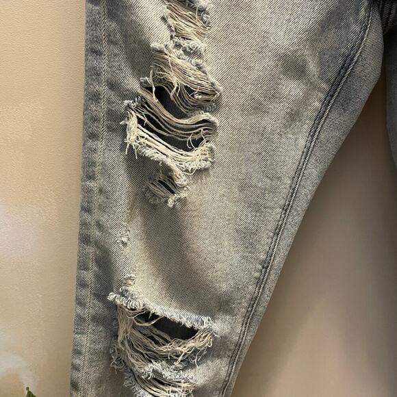 American Eagle High-Waisted Distressed Mom Jeans | 0 Regular, Button Fly, Light - Picture 6 of 8